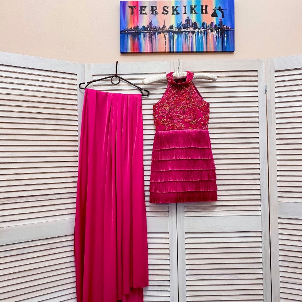 Pageant fun fashion

Rhinestones and fringe